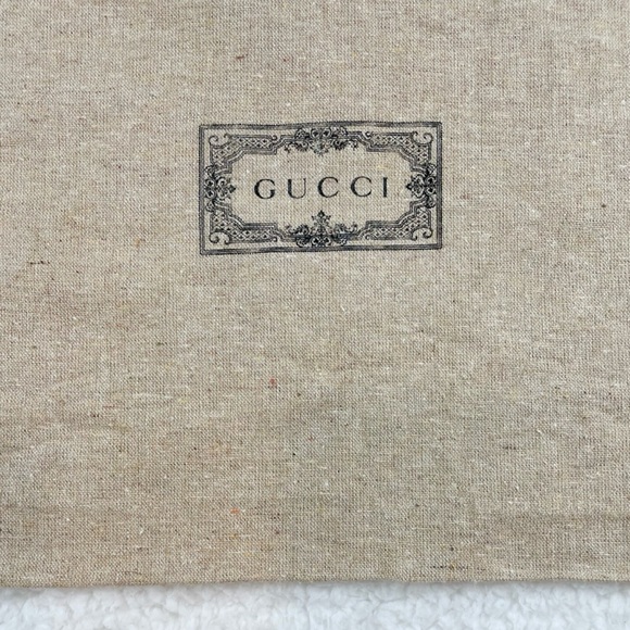 GUCCI • Set of 2 Tan Linen Medium Logo Dust Bags - Picture 7 of 11